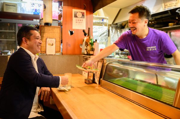 カウンターで一人飲み