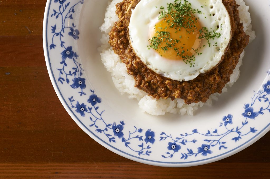 東京・小伝馬町の人気カフェ喫茶「cafe&booze1933」で、キーマカレーを食す！