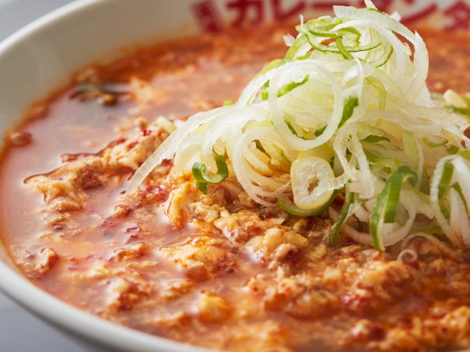 神奈川・横浜黄金町にある大人気の元祖カレータンタン麺「征虎総本店」で、噂のタンタン麺を食す！