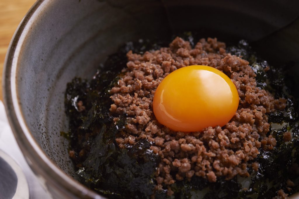 宴会で人気の東京・立川人気焼肉店「焼肉哲TETSU」で、上質な肉を味わう！