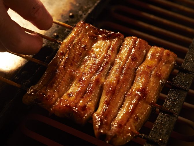 久喜駅にある老舗うなぎ店「川魚割烹 うなぎ福本」さんの口コミレポート。老舗の伝統「代々受け継がれる秘伝のタレ」でうなぎを楽しめるうなぎ店