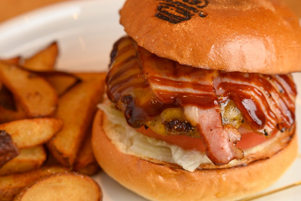 名古屋市内・池下駅の目の前にある「The Burger Stand-N’s-（ザ バーガースタンド エヌズ）」さんのクチコミレポート。美味しいハンバーガーを食べるならこのお店