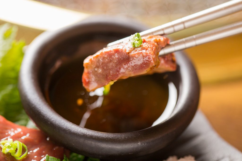 鹿児島市内・天文館通駅周辺にある「炭火焼肉 味来屋（すみびやきにく みらいや）」さんのクチコミレポート。お酒とも相性抜群のお肉がうまい焼肉店