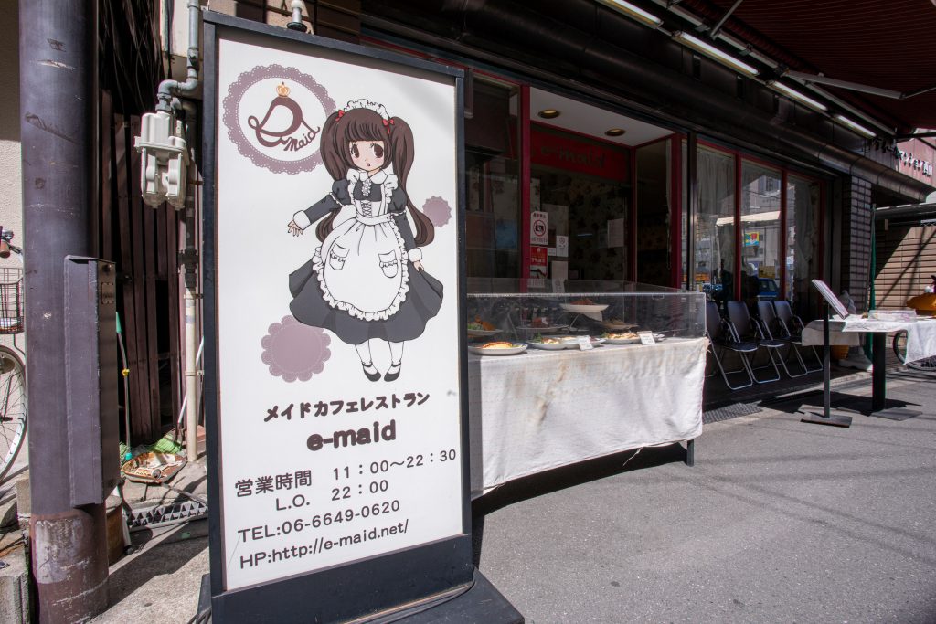 なんば駅すぐ！一人でも入りやすいメイドカフェ「カフェe-maid」で、可愛いメイドさんと寛ぎの時間を。