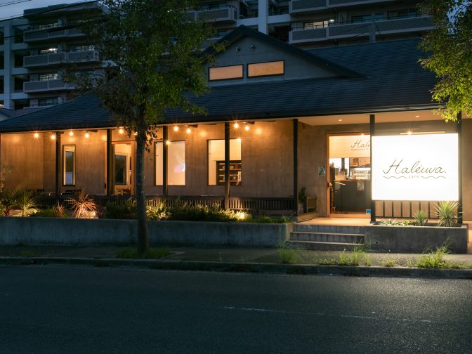 京都、桂のハワイアンカフェ「Haleiwa café 京都桂店」。「まるでハワイに来たみたい！」と、女子会やデート、ママ会で人気のお店です。