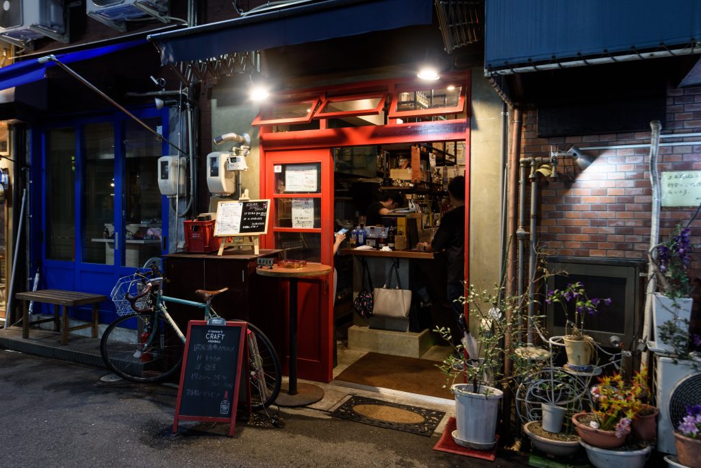 広島駅の立ち飲み「欧風酒場 perezoso （オウフウサカバ ペレソッソ）」。女性の一人飲みに人気！