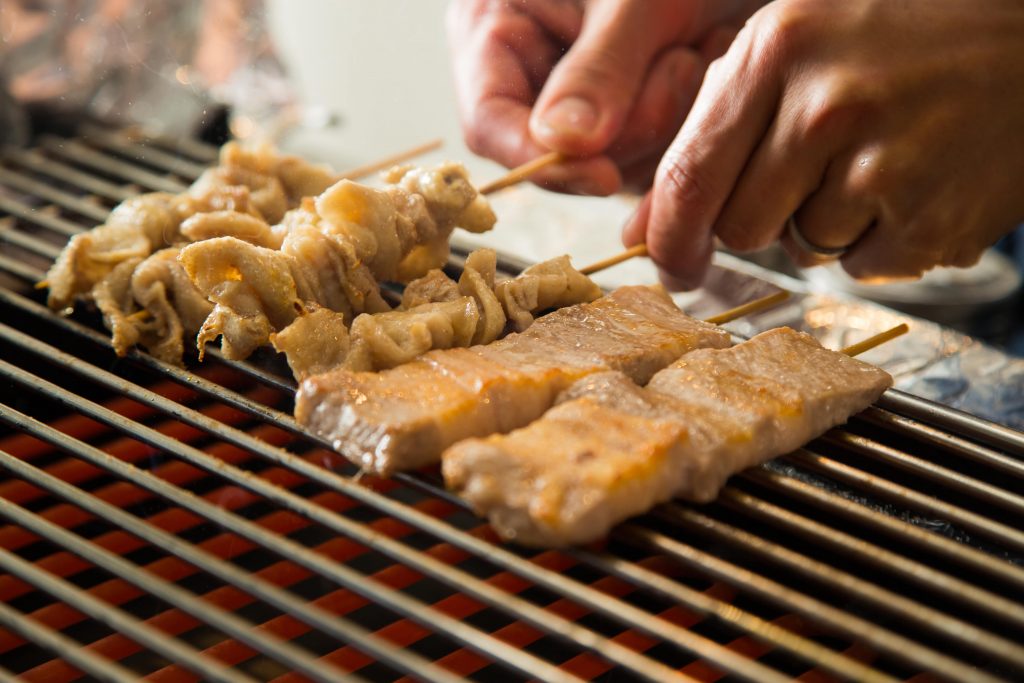 天神の焼き鳥「やきとり安兵衛 天神店（やきとりやすべえ てんじんてん）」。デートディナーや宴会、女子会におすすめ！