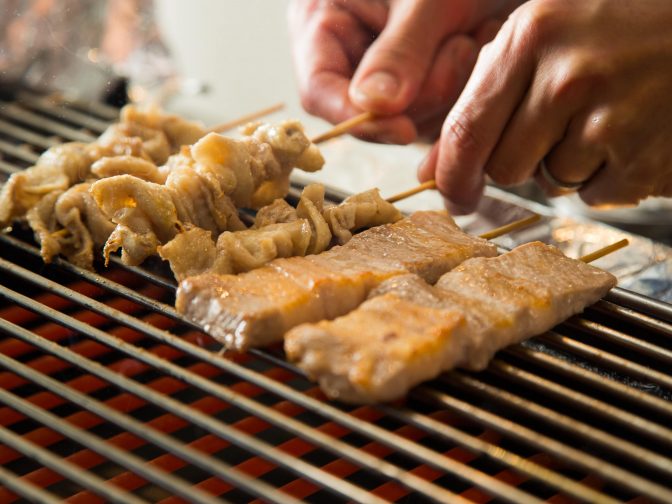 天神の焼き鳥「やきとり安兵衛 天神店（やきとりやすべえ てんじんてん）」。デートディナーや宴会、女子会におすすめ！