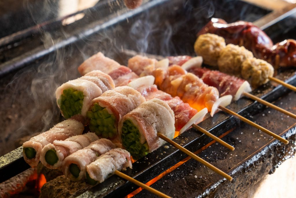 福岡市内・今宿駅周辺にある居酒屋「備長焼 焼鳥まるの（びんちょうやき やきとりまるの）」さんのクチコミレポート。一人飲みや小さなお子様も歓迎の焼き鳥屋