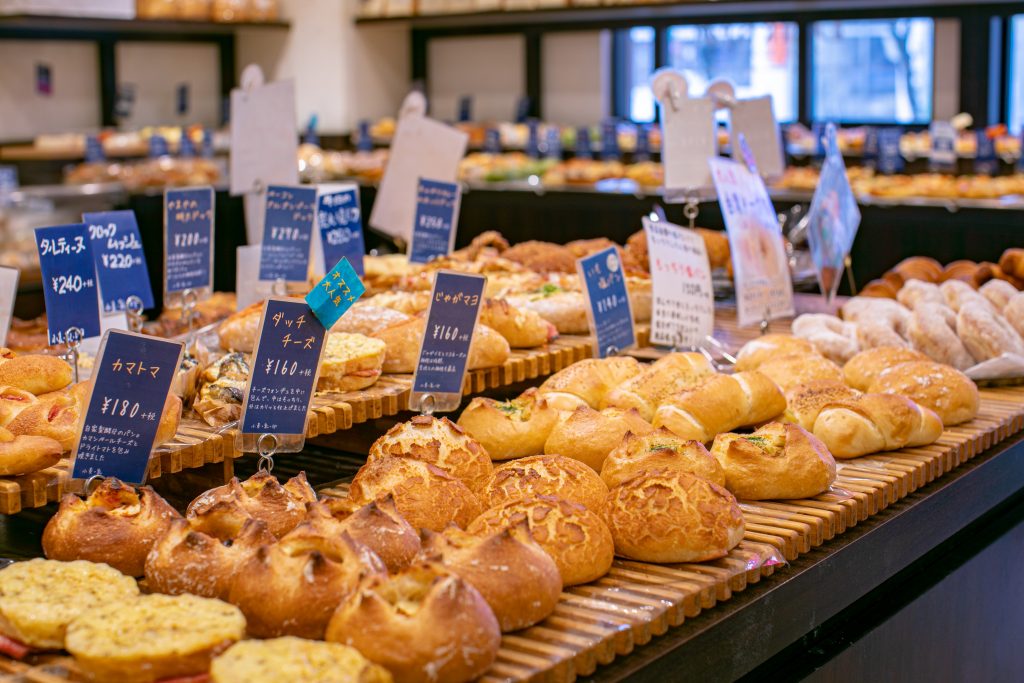 大阪市内・横堤駅周辺にあるパン屋「Bakery Dank Brot（ベーカリーダンクブロート）鶴見本店」さんと尼崎市内・尼崎駅周辺にある「Bakery Dank Brot（ベーカリーダンクブロート）尼崎店」さんのクチコミレポート。朝食やランチにおすすめ！