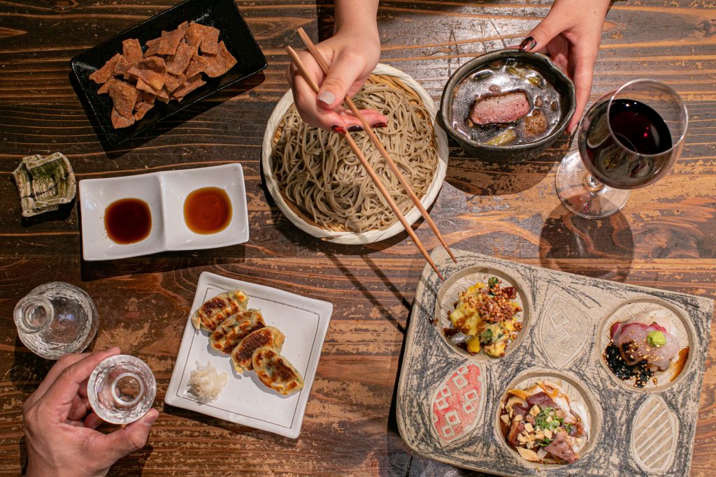 大阪市内・天満橋駅周辺にある居酒屋「和食 縁 蕎麦切り（ワショクエニシソバキリ）」さんのクチコミレポート。十割蕎麦と鍋がおすすめ！