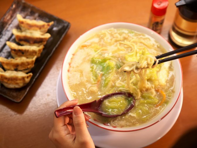 彦根のランチに名物「あんかけチャンポン」。夜ご飯やちょい飲み、テイクアウトも人気のラーメン屋、めんや三平（さんぺい）さん。