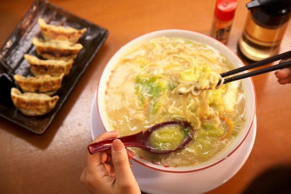 彦根のランチに名物「あんかけチャンポン」。夜ご飯やちょい飲み、テイクアウトも人気のラーメン屋、めんや三平（さんぺい）さん。