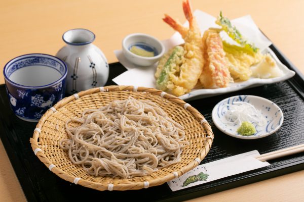 桑名市で蕎麦と日本酒でランチ・昼飲みが人気。多度大社門前そば いとう （たどたいしゃもんぜんそば いとう）。