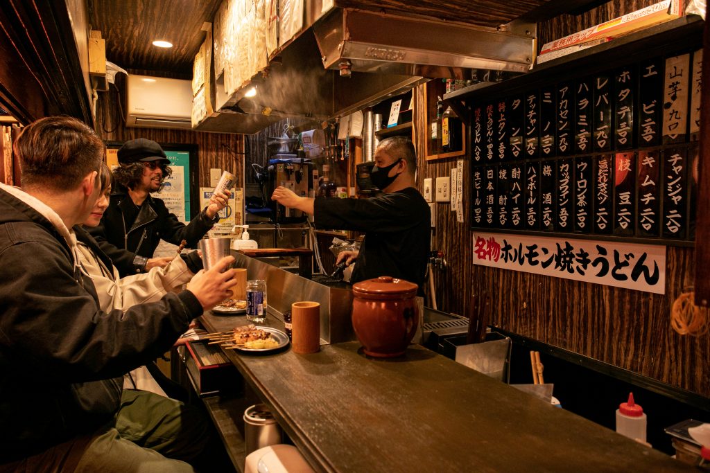 大阪市・心斎橋、難波周辺の居酒屋「ホルモン焼きうどん 夕凪（ゆうなぎ）」さんのクチコミレポート。一人飲み、二軒目使いにもおすすめ