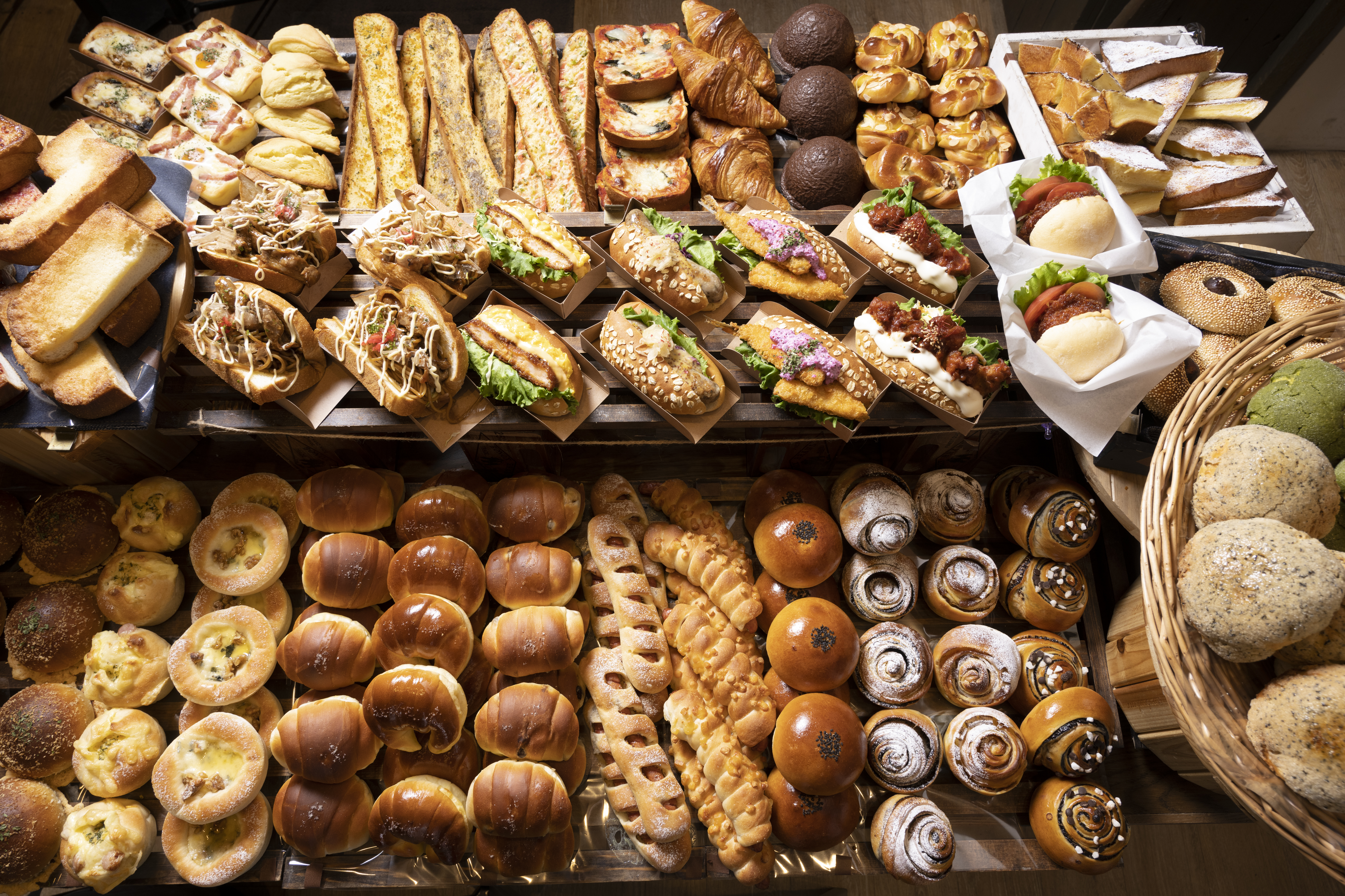 本郷三丁目駅周辺のパン屋「本郷ベーカリー本店」さんと木更津市の「HB