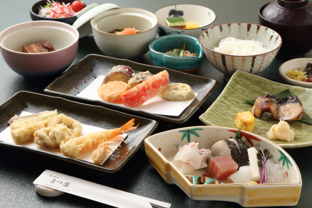 豊田市の和食「天ぷら お食事処 まつ葉」ランチは天丼が人気。個室は接待におすすめ