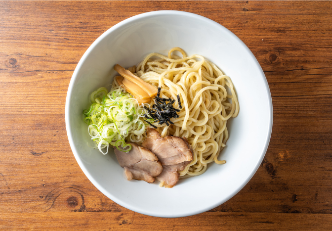 鹿児島発！ラーメン屋「油そば専門 兎」九州で有名な油そば専門店。トッピングでオリジナルの一杯を