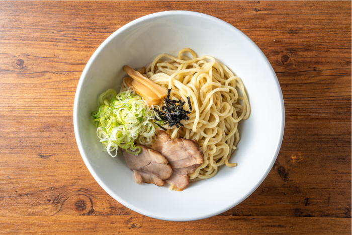 鹿児島発！ラーメン屋「油そば専門 兎」九州で有名な油そば専門店。トッピングでオリジナルの一杯を