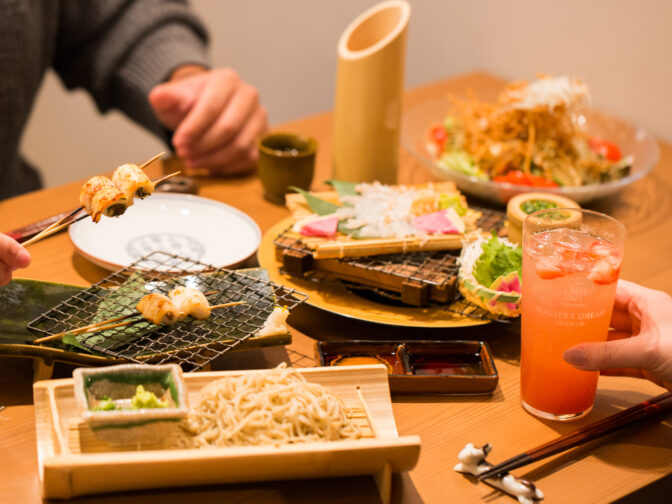 福岡市・六本松駅周辺の和食居酒屋「魚ヲ朴葉ル ごくつぶし（サカナヲホオバル ごくつぶし）」さんのクチコミレポート。飛騨高山の郷土料理“朴葉焼き”や手打ち蕎麦がおすすめ