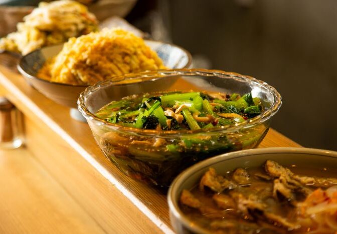 福岡市・渡辺通駅、薬院駅、天神南駅周辺の和食「中洲 ふじ本」さんのクチコミレポート。かも鍋・博多水炊き・博多雑煮・おばんざいが人気