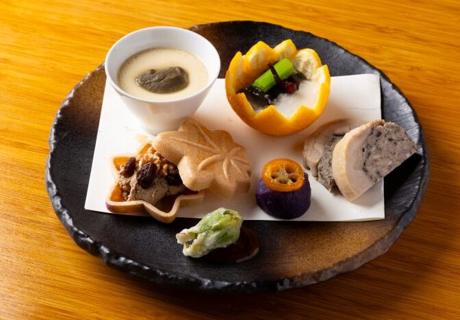 広島市、流川の和食「厨 朱竹」さんのクチコミレポート。アラカルト・コースともにおまかせスタイルの割烹料理が人気