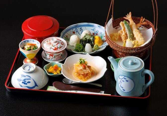 松江市・松江駅周辺の和食「味皆美 ふじな亭」さんのクチコミレポート。観光やお祝いのランチ・ディナーに鯛めしや出雲そば、会席コースが人気