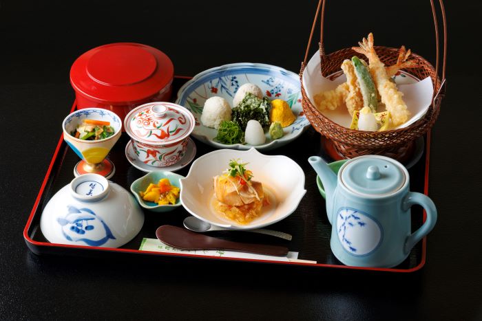 松江市・松江駅周辺の和食「味皆美 ふじな亭」さんのクチコミレポート。観光やお祝いのランチ・ディナーに鯛めしや出雲そば、会席コースが人気