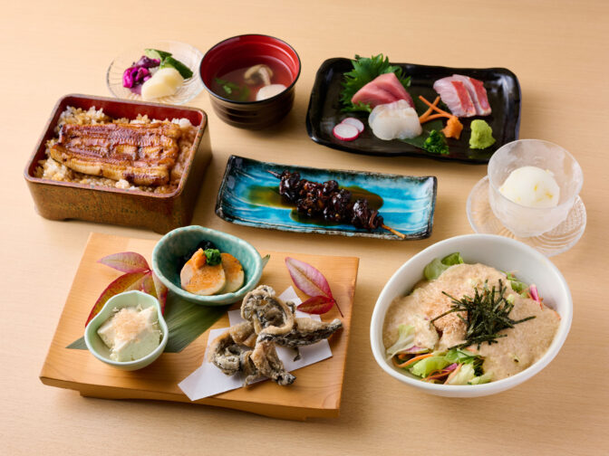 川崎市・武蔵小杉駅周辺の鰻屋「うなぎ食堂 柳ばし」さんのクチコミレポート。100年以上継ぎ足されてきた特製ダレが深みを与える〝うな重〟と豊富な一品料理を味わう居酒屋使いがおすすめ
