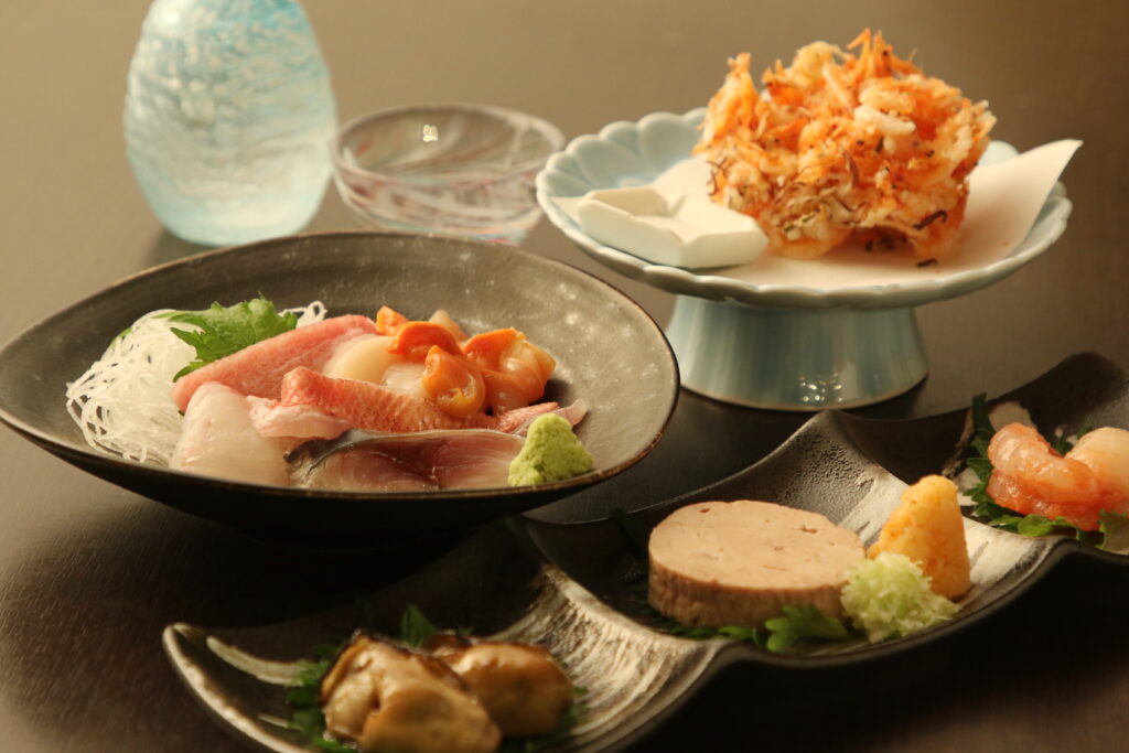 名古屋市・伏見駅、栄駅周辺の和食居酒屋「美酒・味処 恋さん」さんのクチコミレポート。刺身など鮮度抜群の海鮮料理が一人飲み・夜ご飯・接待・会食におすすめ