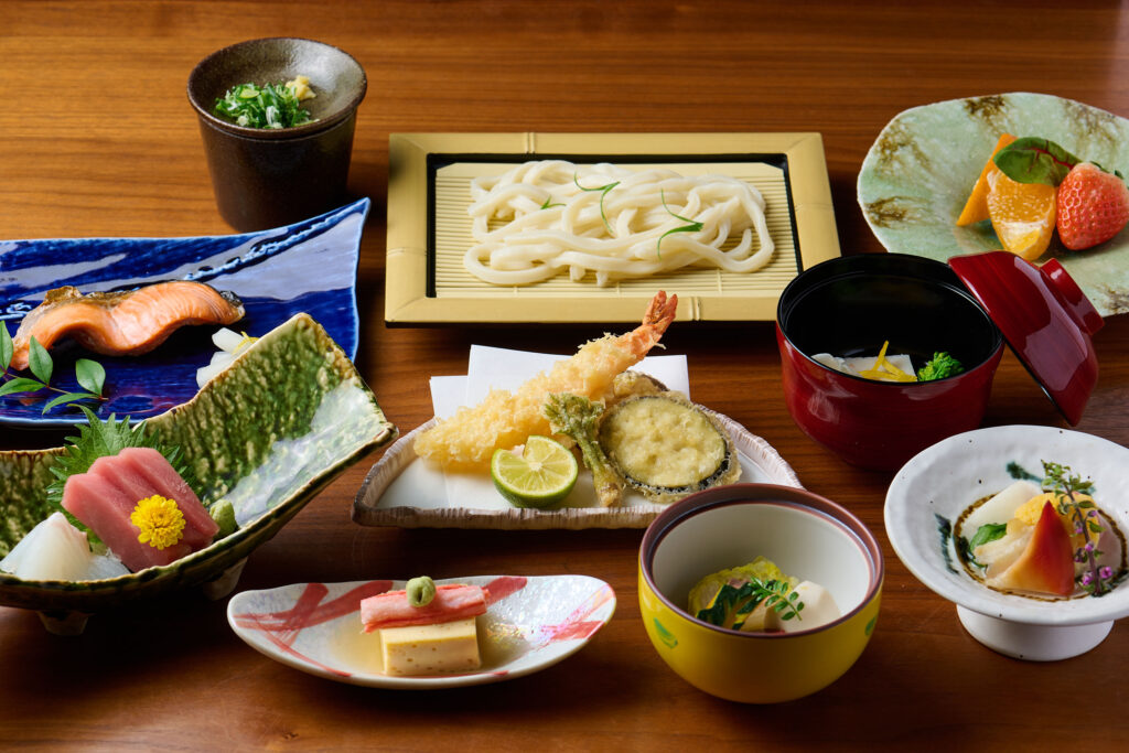 小平市・小平駅周辺の和食「橙や」さんのクチコミレポート。ディナータイムは会席料理やしゃぶしゃぶ、すき焼き、ランチタイムは定食や御膳、自家製うどんが人気