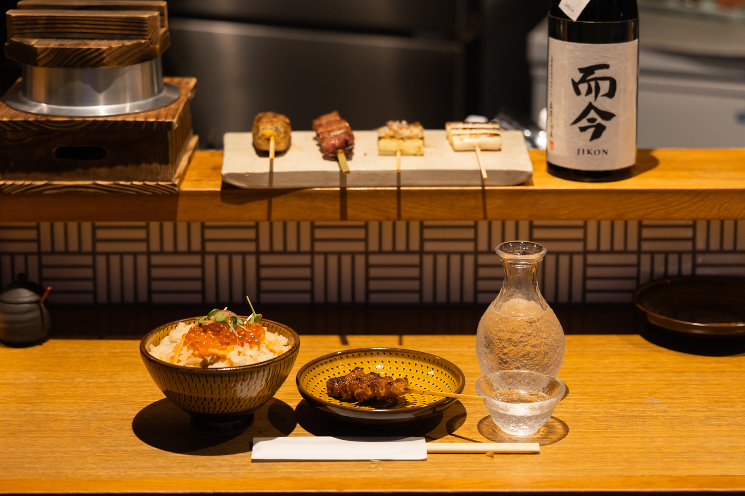 福岡市・西鉄平尾駅周辺の居酒屋「焼きとりと羽釜ごはんの店 ココハレテ」さんのクチコミレポート。土佐備長炭で焼き上げる地鶏〝阿波尾鶏〟の焼き鳥と福岡県産〝夢つくし〟の羽釜ごはんがおすすめ