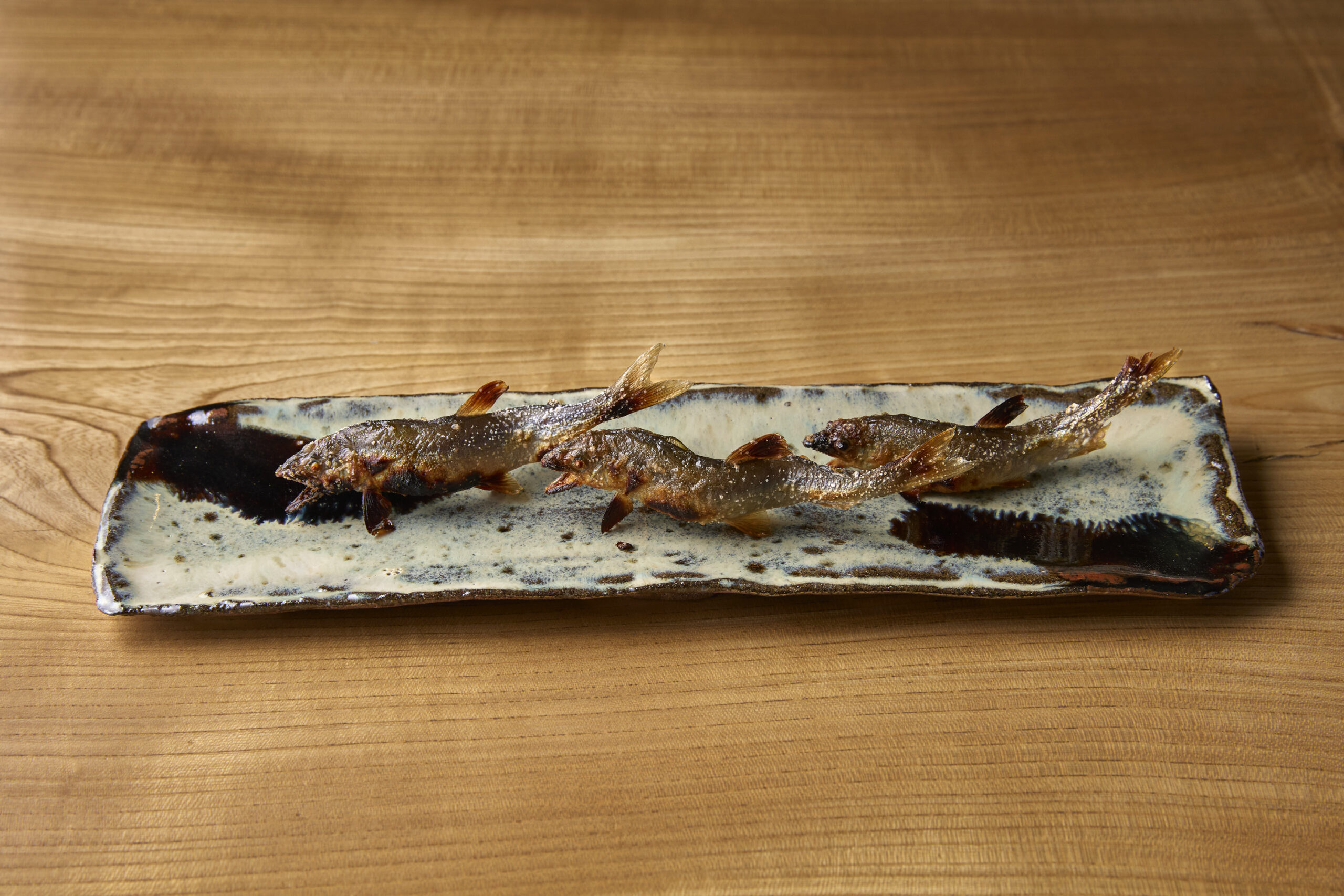 季節の鮮魚を用いた伝統的な日本料理