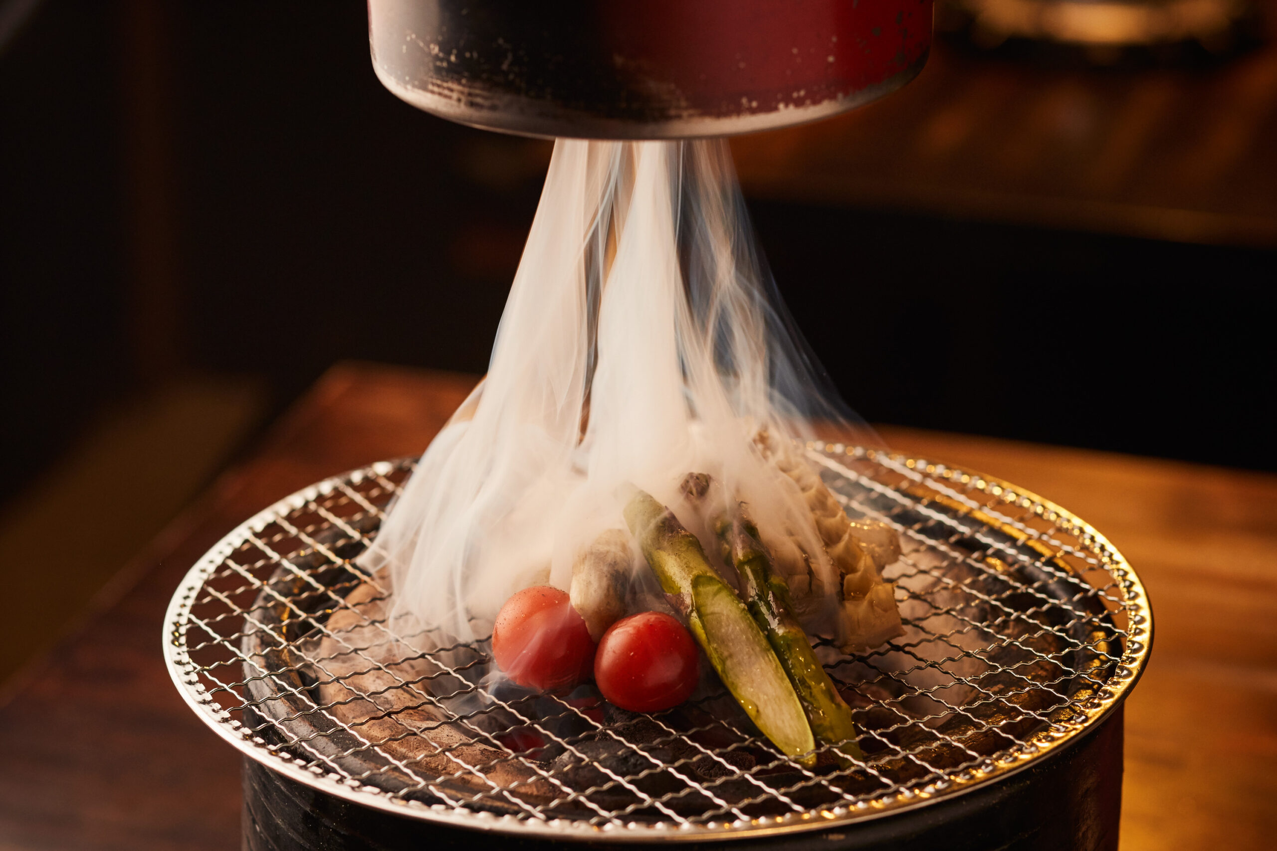 煙で燻して焼き上げる新感覚の焼肉