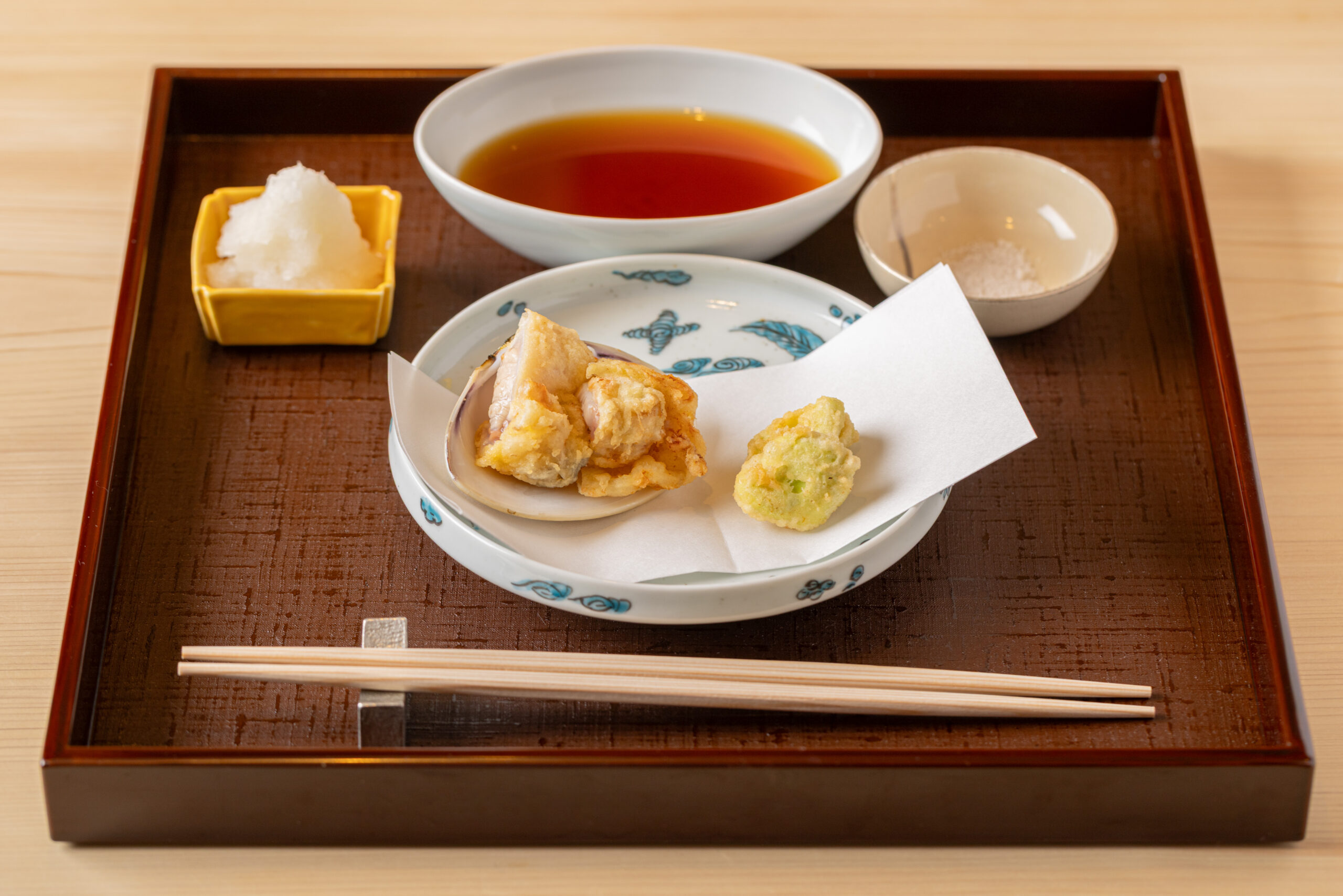 名物の天ぷらを主軸としたコース料理
