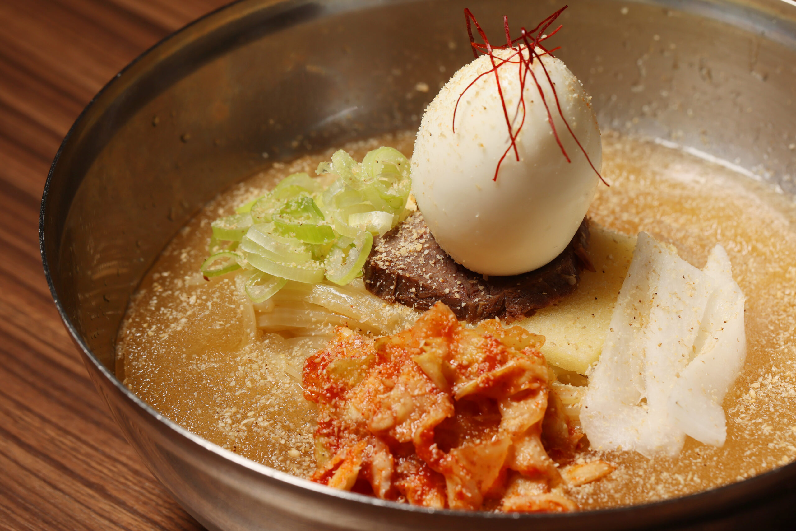 スープ・麺全てにこだわった「流氷冷麺」などサイドメニューが人気