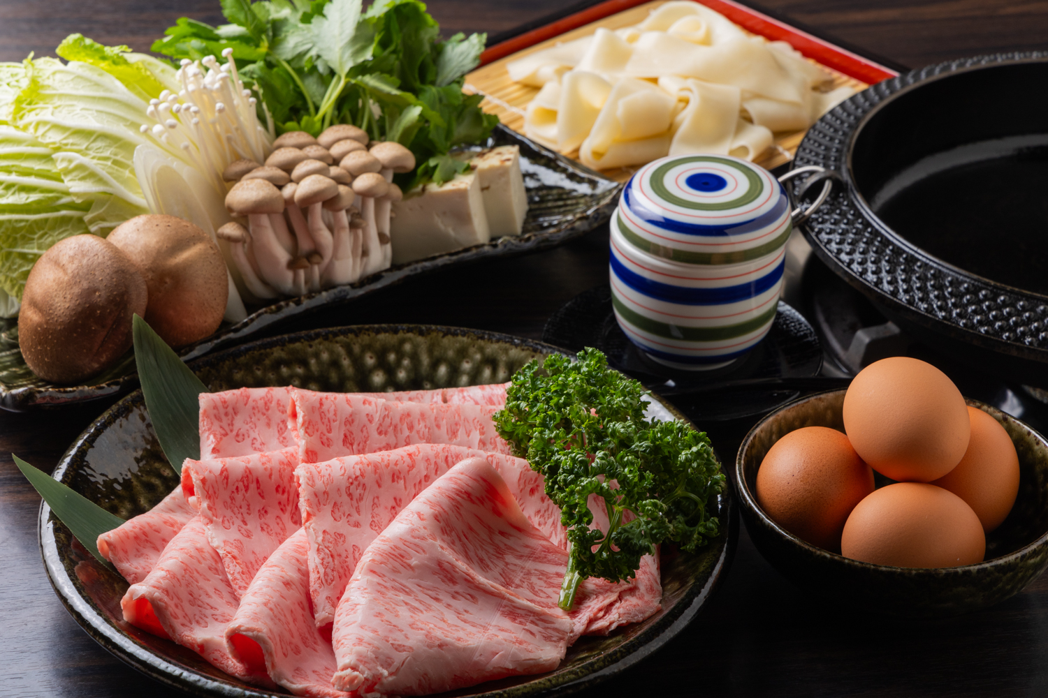 A5ランクの佐賀牛や九州産黒毛和牛を使用したすき焼き鍋