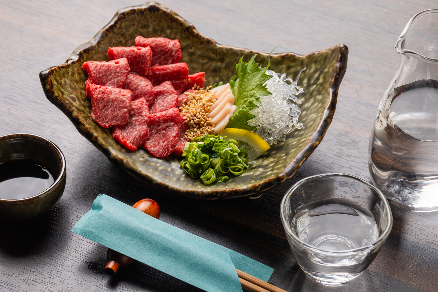 馬刺しやステーキ、ハンバーグなど肉料理が充実