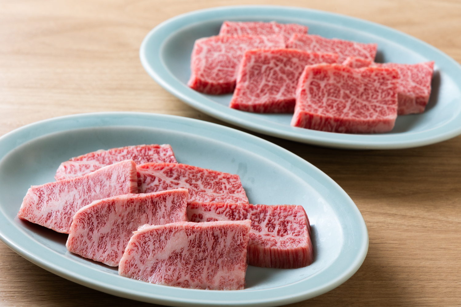 食べ応え抜群の「黒毛和牛上ロース（塩・タレ）」と脂の甘みと肉の旨味を味わえる「黒毛和牛上カルビ（塩・タレ）」