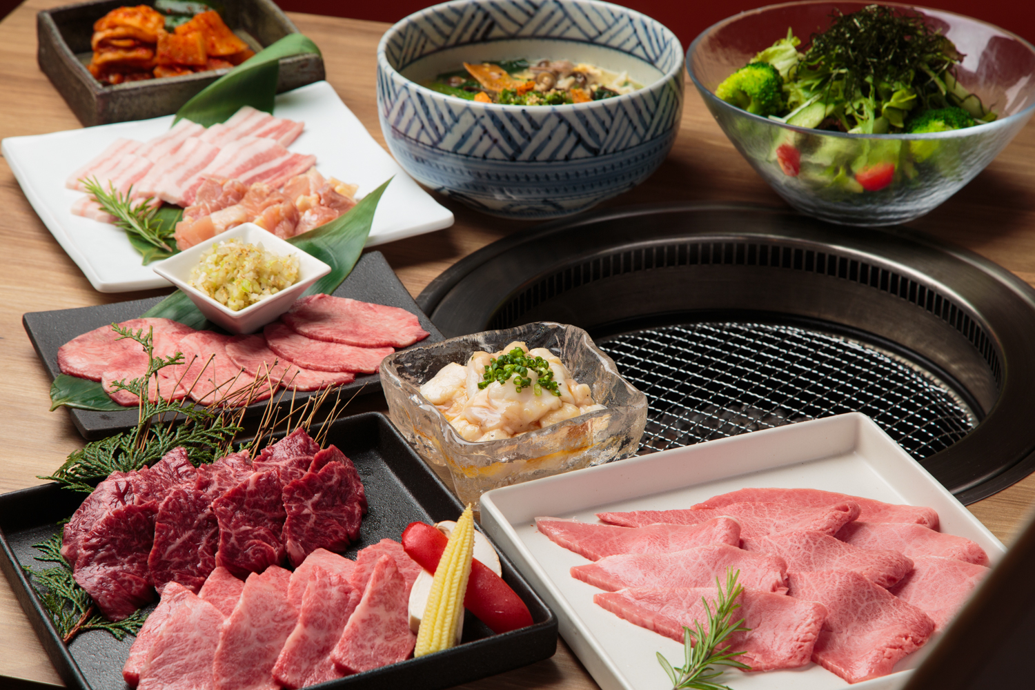 福岡市・博多駅周辺「にく屋 肉いち 博多店」さんと薬院駅周辺の「薬院焼肉NIKUICHI」さんのクチコミレポート。九州産の美味しいお肉をリーズナブルに楽しめる焼肉が人気