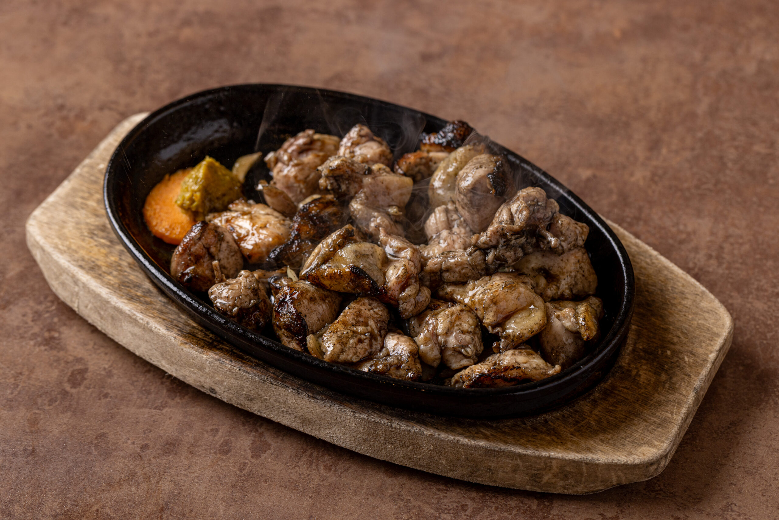 名物料理の京地鶏を用いた炙り焼き