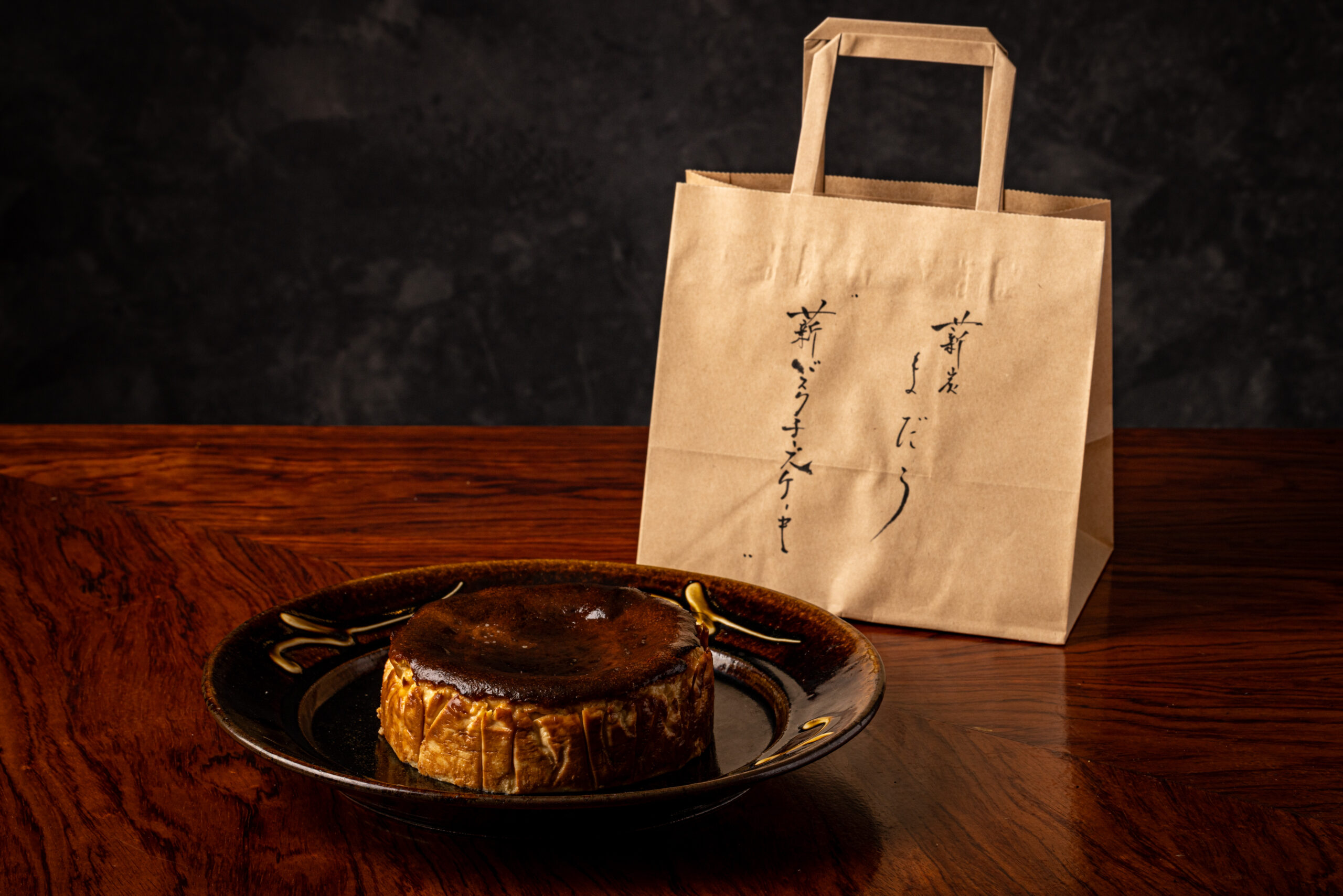 手土産やギフトにおすすめのテイクアウト商品「バスクチーズケーキ」