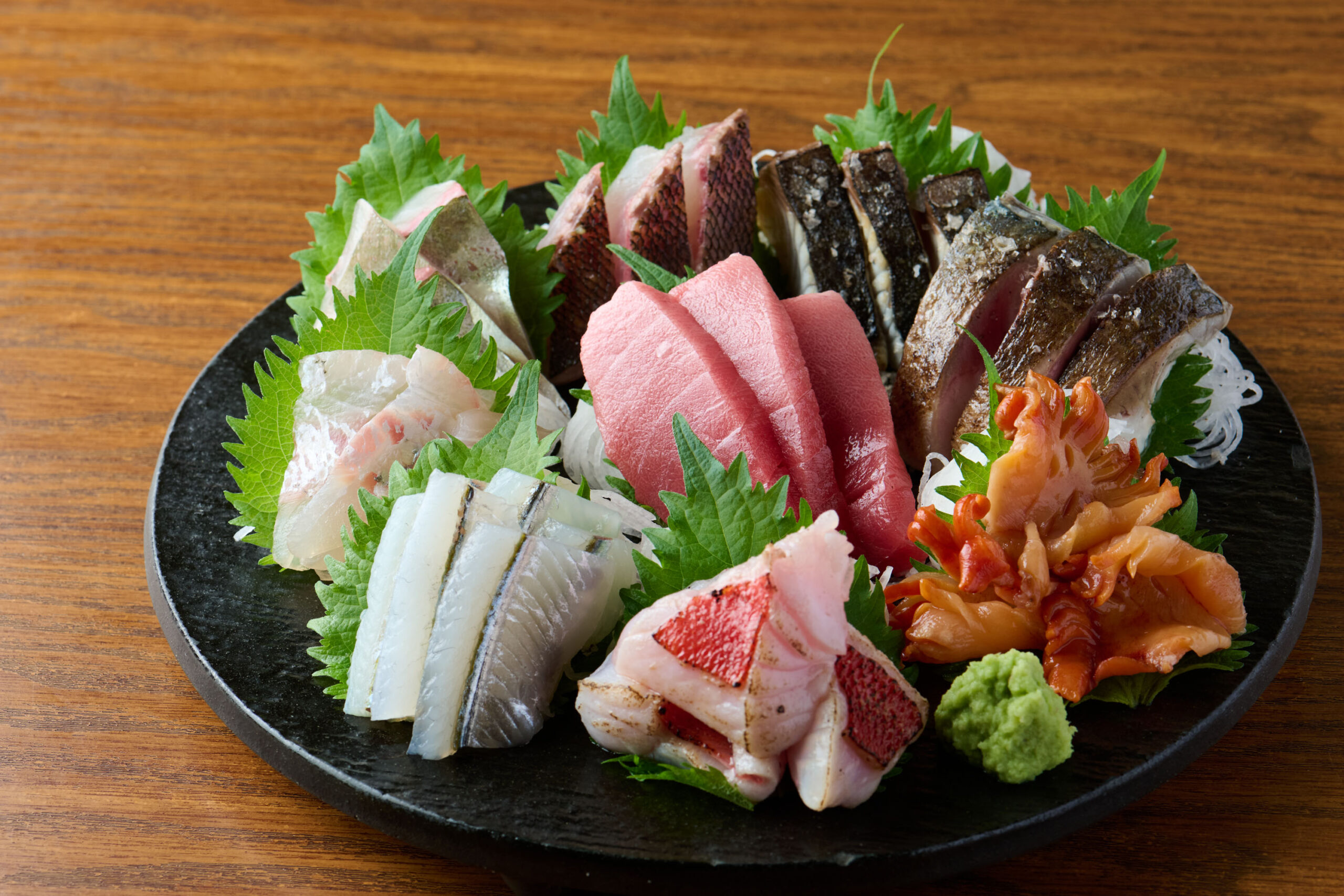 「鮮魚の盛り合わせ」は多くのお客様が注文する看板メニュー