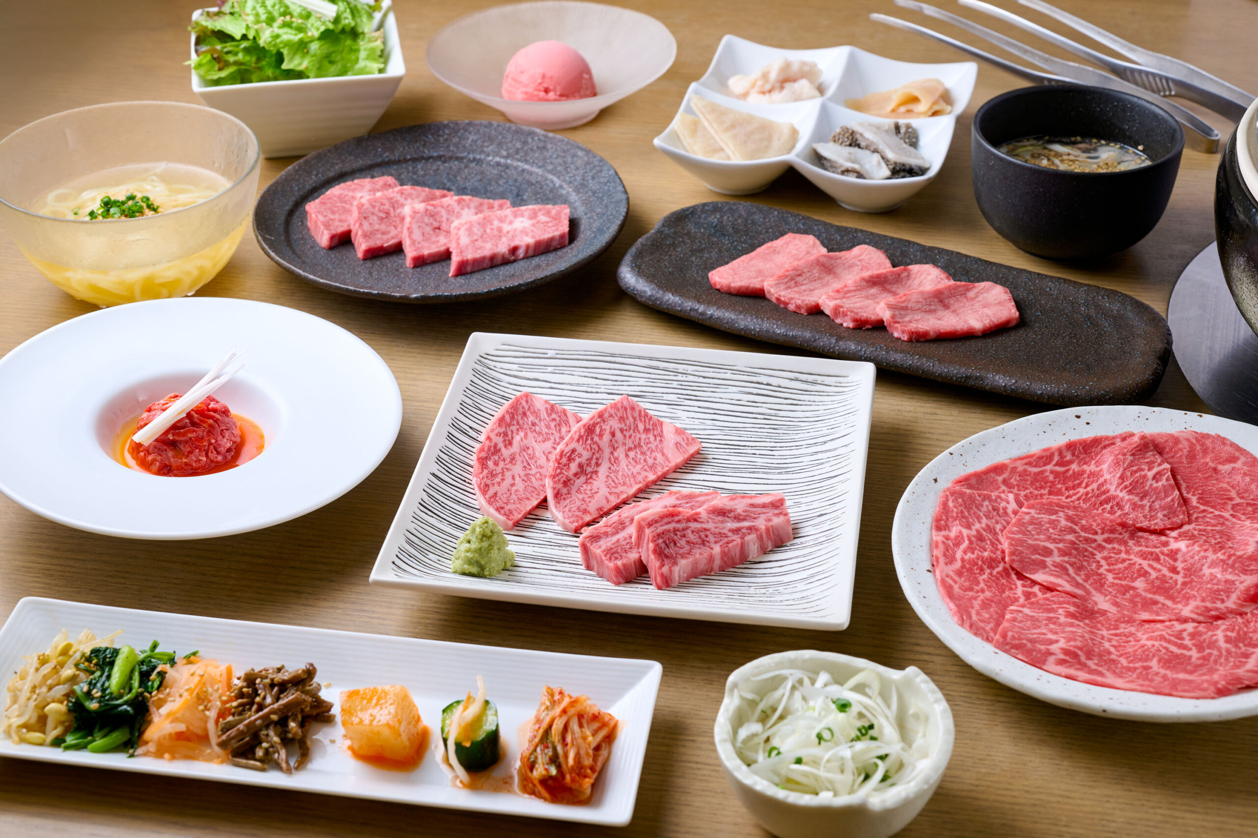 六本木駅周辺「焼肉白炭」の口コミレポート。おしゃれな空間で味わうA5ランクの黒毛和牛焼肉が人気