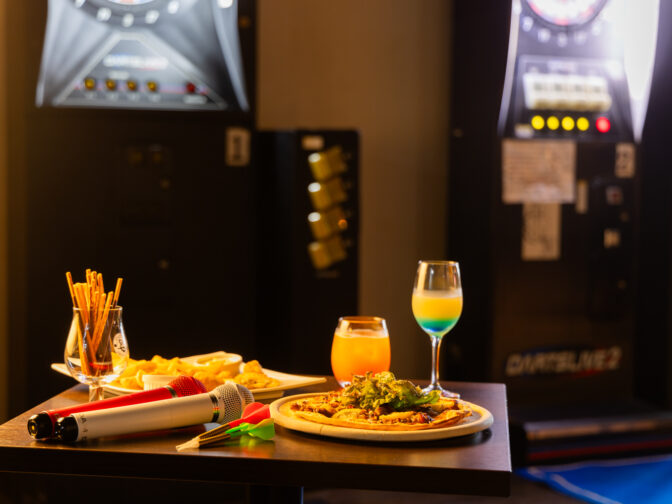 ダーツとカラオケが人気の「BAR Zi..ng（バー ジング）」