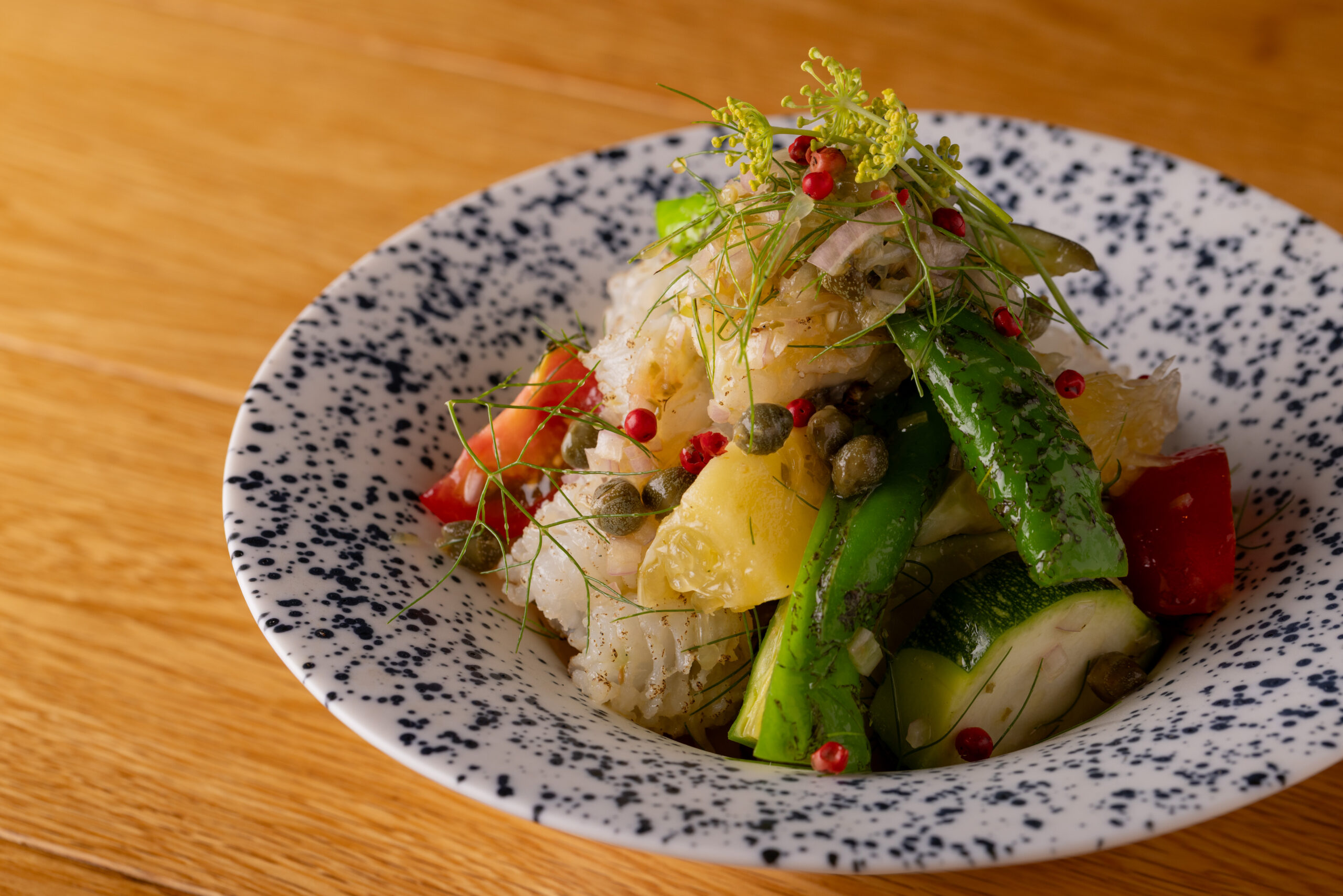 こだわりの肉、旬の魚介、野菜をお好みの調理法で仕立てる品々が人気