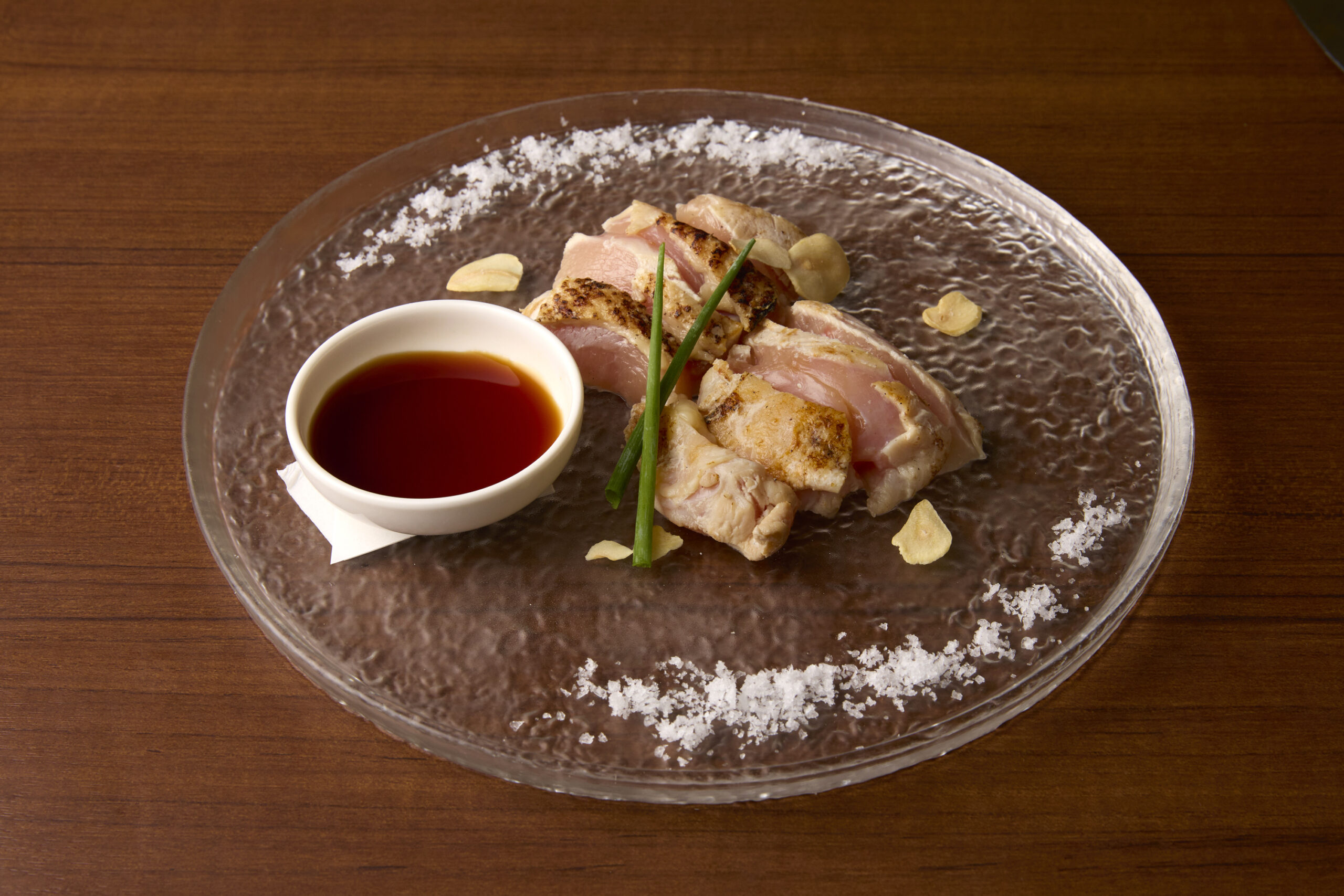 「赤鶏さつまのたたき」や「地鶏の唐揚げ」などおすすめの鶏料理が充実