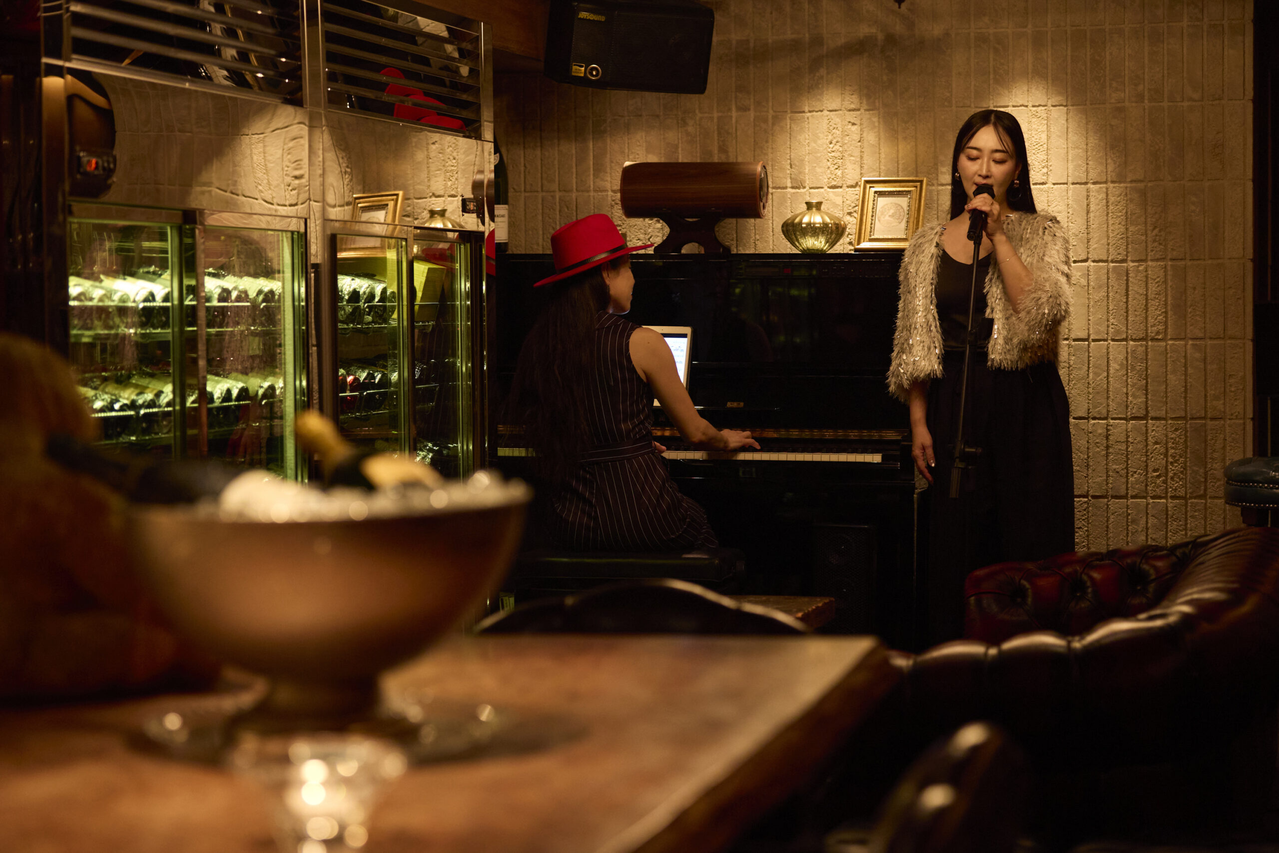 生演奏やライブ開催あり、深夜にはカラオケも楽しめるワインバー「別邸 夛田葡萄酒店」さん