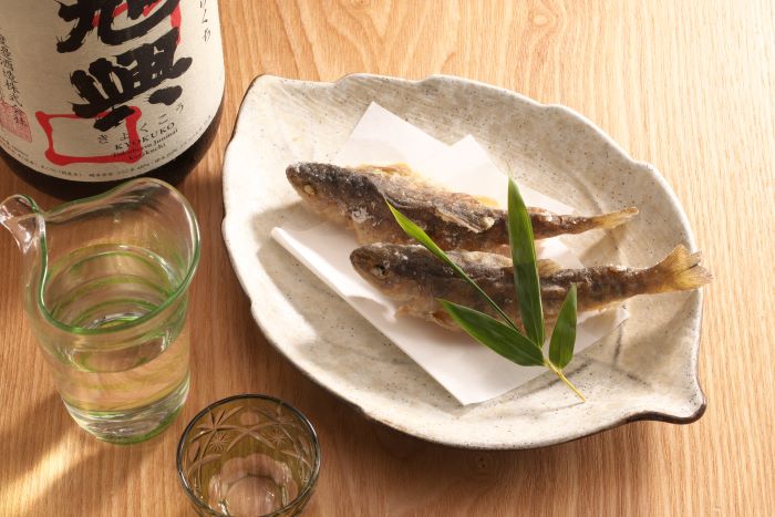 日本酒など多彩なドリンクメニューとのペアリングを楽しめる本格和食