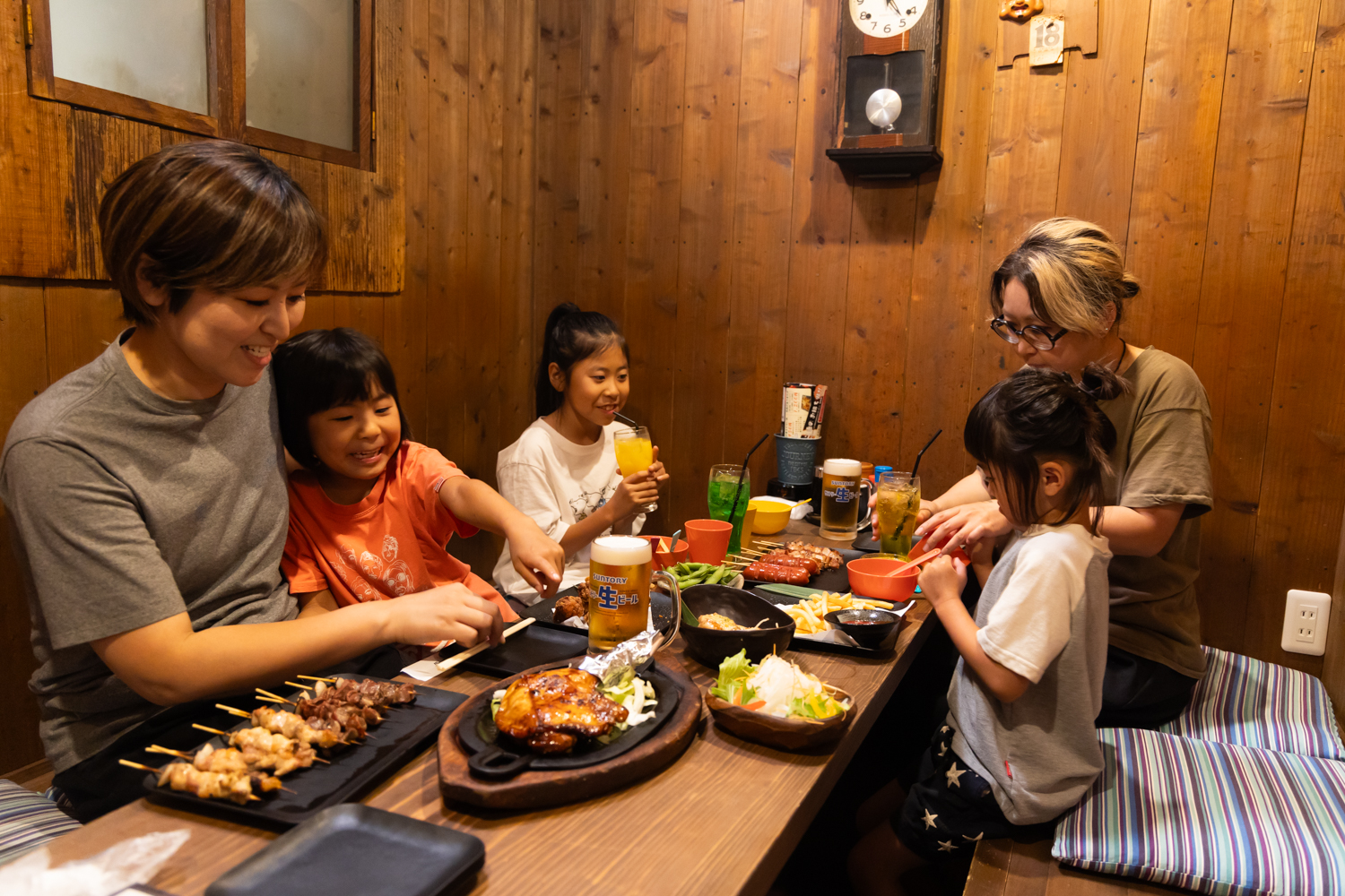 一人飲み、飲み会、宴会、子連れのランチ・夜ご飯、ママ友会におすすめの店内